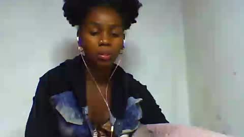 Snapshot of oooorazanasoa chatting on 06/24/26, 05:56 oooorazanasoa online show from 06/24/26, 05:56