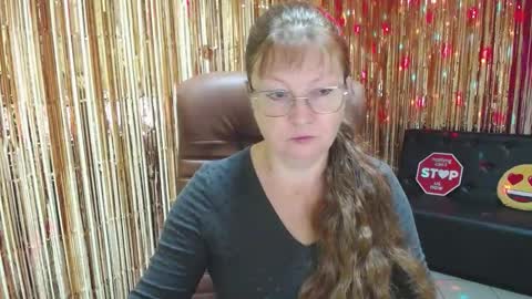 Snapshot of oovanessahotts chatting on 09/17/25, 04:58 Vanessa online show from 09/17/25, 04:58