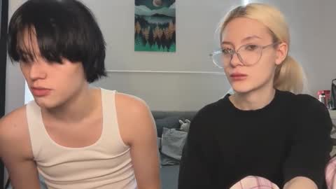 Snapshot of opiunarium chatting on 12/01/25, 12:04 Bella and John online show from 12/01/25, 12:04