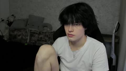 Snapshot of opiunarium chatting on 12/16/25, 08:19 Bella and John online show from 12/16/25, 08:19