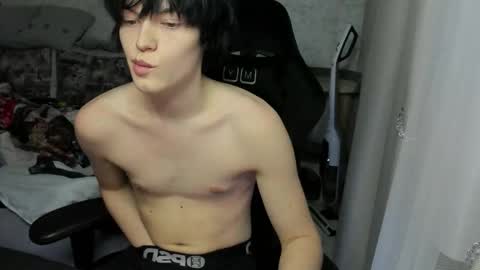 Snapshot of opiunarium chatting on 12/23/25, 06:44 Bella and John online show from 12/23/25, 06:44