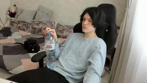 Snapshot of opiunarium chatting on 02/06/26, 10:40 Bella and John online show from 02/06/26, 10:40