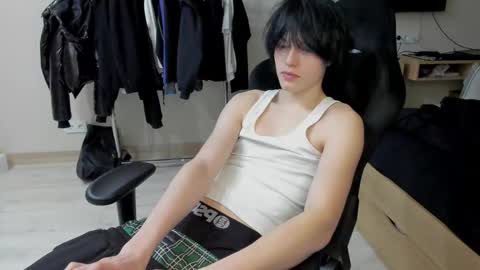 Snapshot of opiunarium chatting on 02/19/26, 07:32 Bella and John online show from 02/19/26, 07:32