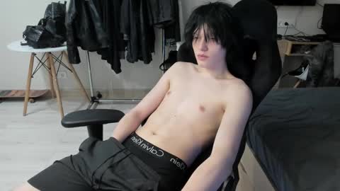 Snapshot of opiunarium chatting on 03/21/26, 08:12 Bella and John online show from 03/21/26, 08:12