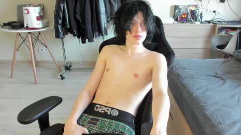 Bella and John online show from 05/08/26, 04:12