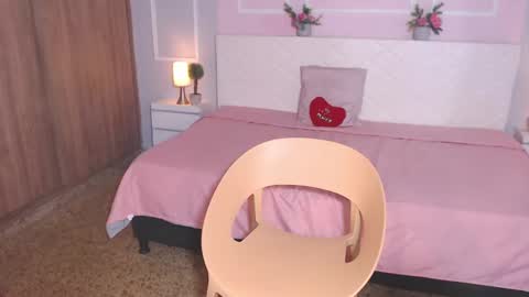 Ora Larson online show from 12/05/24, 04:34