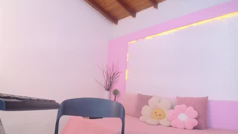 Ora Larson online show from 10/02/25, 11:50