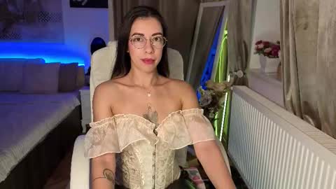 Snapshot of orchidessa chatting on 11/18/25, 01:48 Eve Voss online show from 11/18/25, 01:48