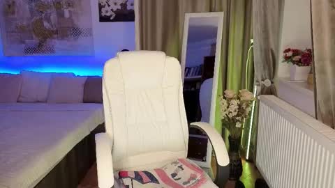 Snapshot of orchidessa chatting on 11/21/25, 06:39 Eve Voss online show from 11/21/25, 06:39