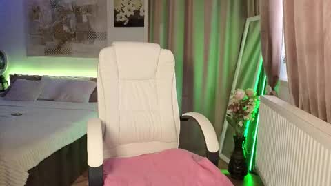 Snapshot of orchidessa chatting on 12/03/25, 09:51 Eve Voss online show from 12/03/25, 09:51