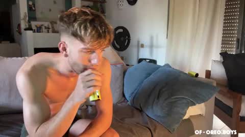 Snapshot of oreoboys chatting on 10/10/25, 04:50 OreoBoys online show from 10/10/25, 04:50