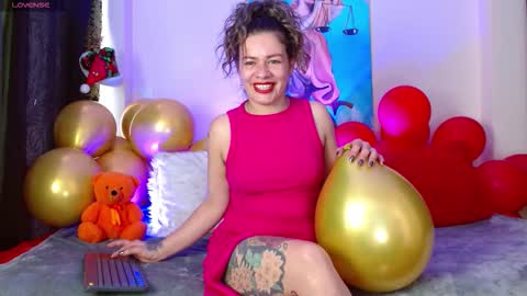 Oriana online show from 12/15/25, 04:44