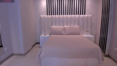 Snapshot of orianafontaine chatting on 03/12/26, 08:15 Oriana F online show from 03/12/26, 08:15