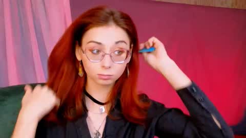 Snapshot of orianna_blade chatting on 09/23/25, 01:36 Orianna -  Hi Im into geek culture cosplay crafting LARP games. Shall we play DnD online show from 09/23/25, 01:36
