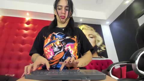 Snapshot of orion_perla chatting on 02/18/25, 10:16 orion y perla online show from 02/18/25, 10:16