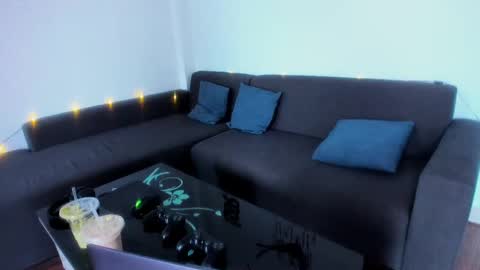 Fansly and Instagram -  online show from 03/05/25, 10:00