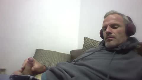 Snapshot of orwel09 chatting on 12/13/25, 07:53 orwel09 online show from 12/13/25, 07:53