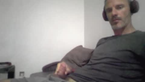 Snapshot of orwel09 chatting on 12/22/25, 04:04 orwel09 online show from 12/22/25, 04:04