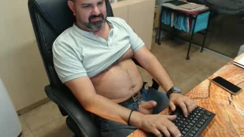 Snapshot of oscar_msng chatting on 10/17/25, 06:10 Oscar online show from 10/17/25, 06:10