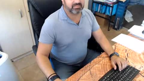 Snapshot of oscar_msng chatting on 07/17/26, 04:34 Oscar online show from 07/17/26, 04:34