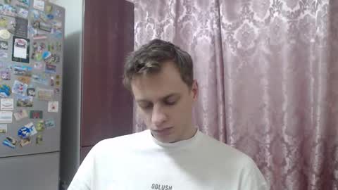 Snapshot of oscar_sssky chatting on 12/18/25, 01:17 Oscar online show from 12/18/25, 01:17