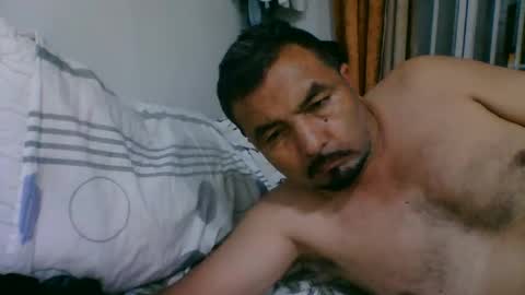 Snapshot of oscarjhe3512 chatting on 04/19/26, 02:00 oscarjhe3512 online show from 04/19/26, 02:00