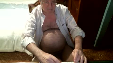 Snapshot of oscarw chatting on 11/28/25, 04:53 Oscar online show from 11/28/25, 04:53