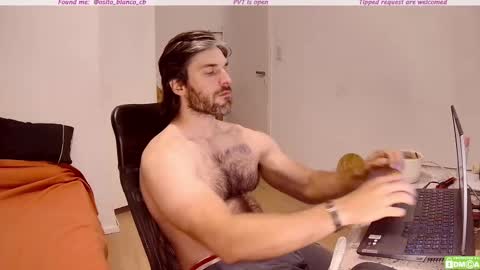 Snapshot of osito_blanco chatting on 10/28/25, 12:58 Osito Blanco online show from 10/28/25, 12:58