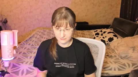 Snapshot of oskar_fucker chatting on 03/05/26, 04:19 Leliana online show from 03/05/26, 04:19