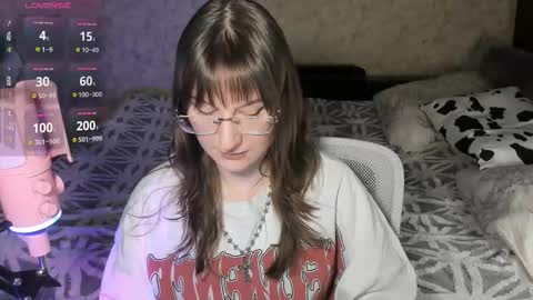 Snapshot of oskar_fucker chatting on 03/12/26, 11:05 Leliana online show from 03/12/26, 11:05