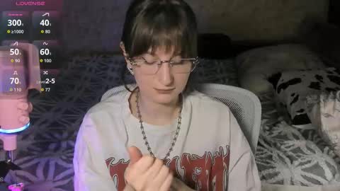 Snapshot of oskar_fucker chatting on 03/14/26, 08:42 Leliana online show from 03/14/26, 08:42