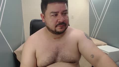 Snapshot of oso_gael chatting on 03/06/25, 05:43 Bear Gael online show from 03/06/25, 05:43