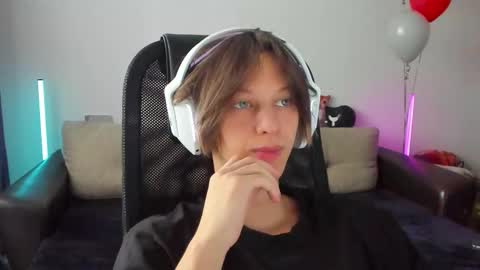 Snapshot of ostin_meoww chatting on 01/13/26, 08:19 Ostin online show from 01/13/26, 08:19