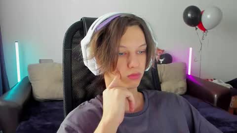 Snapshot of ostin_meoww chatting on 01/19/26, 04:49 Ostin online show from 01/19/26, 04:49