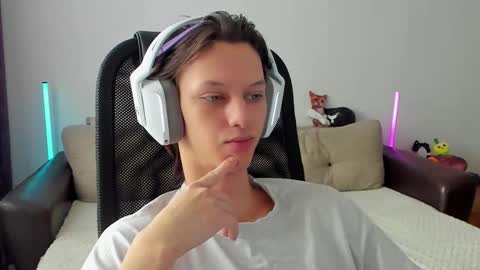 Snapshot of ostin_meoww chatting on 02/22/26, 08:02 Ostin online show from 02/22/26, 08:02