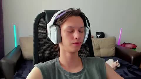 Snapshot of ostin_meoww chatting on 03/01/26, 10:17 Ostin online show from 03/01/26, 10:17