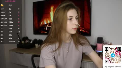 Snapshot of ottiliebolyard chatting on 12/21/25, 01:40 Anne online show from 12/21/25, 01:40