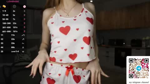 Snapshot of ottiliebolyard chatting on 01/16/26, 01:37 Anne online show from 01/16/26, 01:37