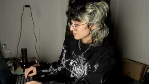 Snapshot of ottoyan_ chatting on 03/12/25, 05:57 Otto 3 online show from 03/12/25, 05:57