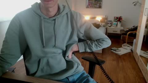 Snapshot of overkneebabe chatting on 12/10/24, 09:01 OverkneeBabe online show from 12/10/24, 09:01