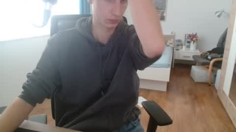 Snapshot of overkneebabe chatting on 02/01/25, 12:58 OverkneeBabe online show from 02/01/25, 12:58