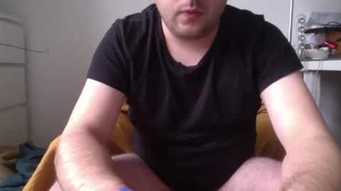 Snapshot of ovid231 chatting on 12/17/25, 12:00 92 online show from 12/17/25, 12:00