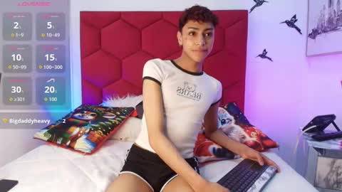 Snapshot of owen_jp chatting on 12/18/25, 09:10 Owen online show from 12/18/25, 09:10