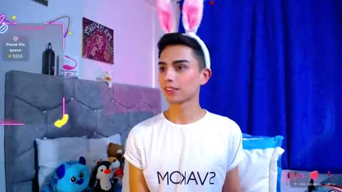 Owen  Independent model  online show from 10/28/25, 07:05