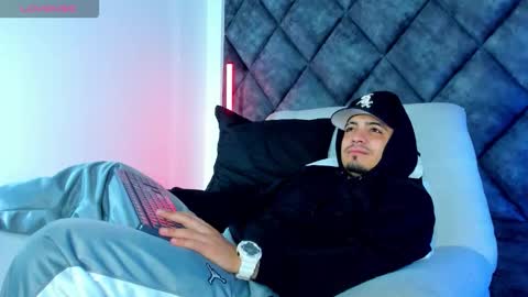 O W E N - S T O N E online show from 12/18/25, 01:39