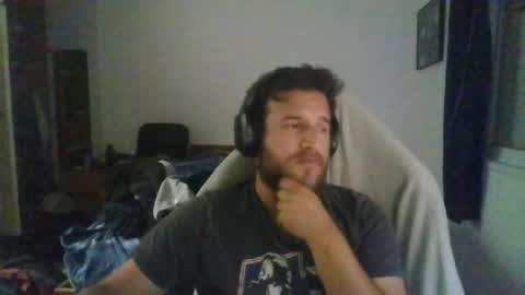 Snapshot of owlbar chatting on 12/15/25, 12:26 owlbar online show from 12/15/25, 12:26