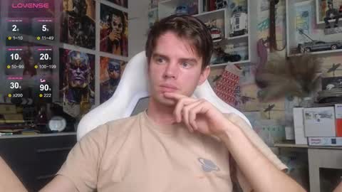 Snapshot of oxmikexo chatting on 12/19/25, 12:34 Mike online show from 12/19/25, 12:34