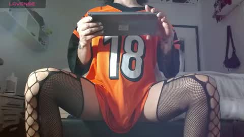 Snapshot of oxxy_jean chatting on 05/24/26, 12:04 Jeannifer online show from 05/24/26, 12:04