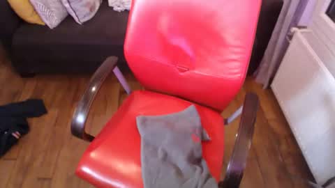 Snapshot of oyrlgtu1257 chatting on 12/19/25, 05:42 Oyrlgtu online show from 12/19/25, 05:42