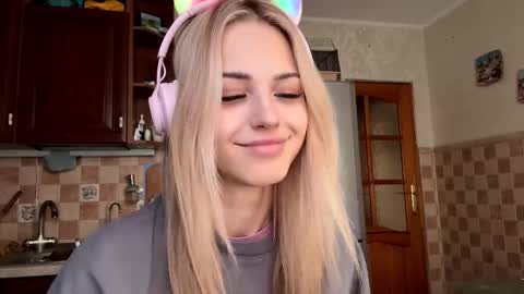 Snapshot of ozellagranville chatting on 03/08/26, 07:01 Eva online show from 03/08/26, 07:01